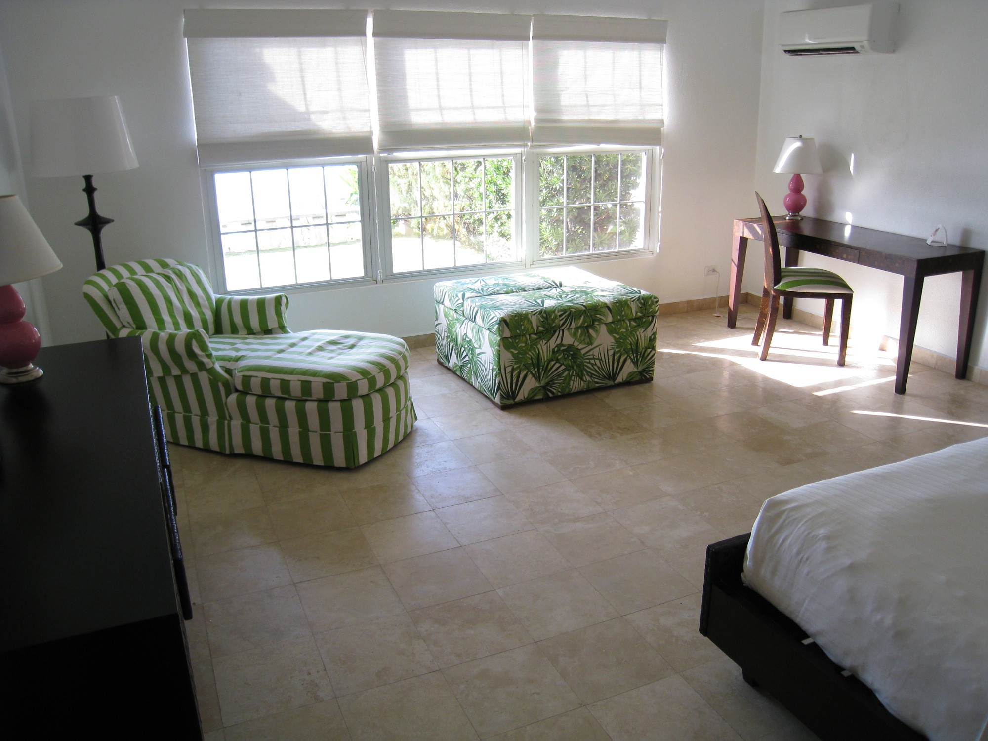 Suite bedroom