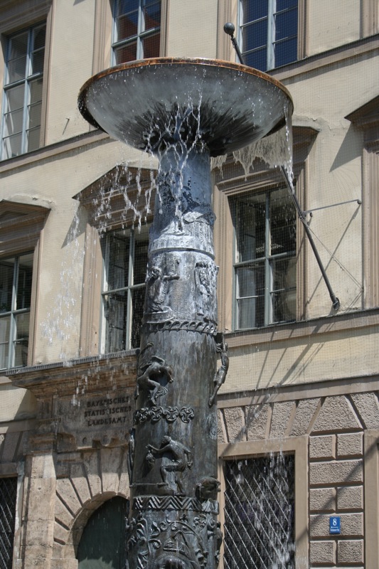 Swirling fountain